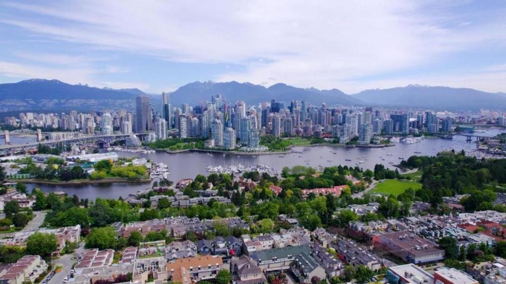 Billion Dollar Views In A Beautiful Fairview Slopes Heritage House Διαμέρισμα Βανκούβερ Εξωτερικό φωτογραφία